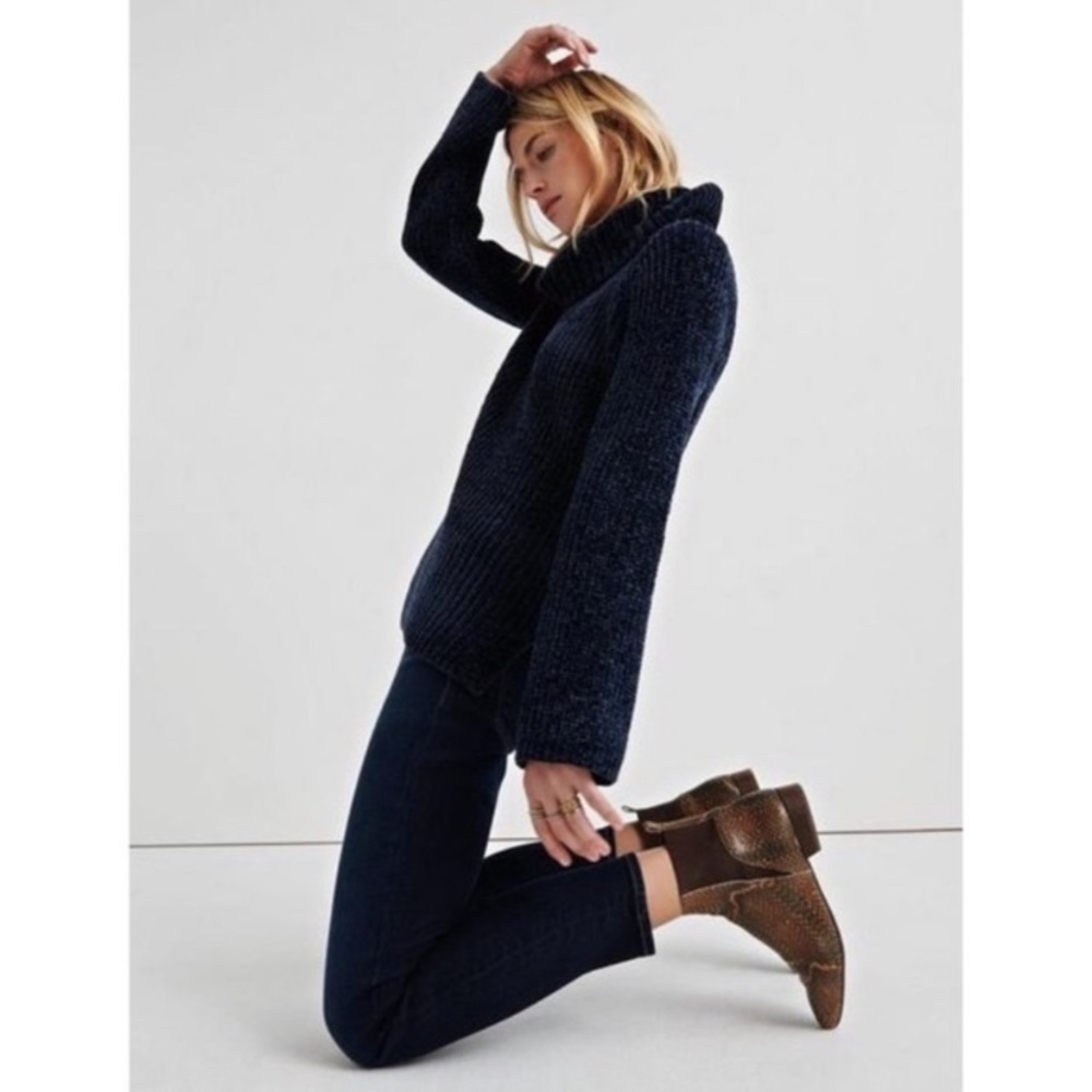 LUCKY BRAND navy blue turtleneck sweater size S